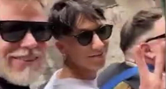 In tre su scooter senza casco, ‘Ultimo chieda scusa’