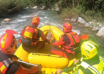 A Barbeano (PN) salvato dai Vigili del Fuoco un uomo caduto con l’auto in un canale