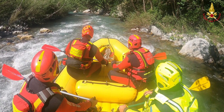 A Barbeano (PN) salvato dai Vigili del Fuoco un uomo caduto con l’auto in un canale