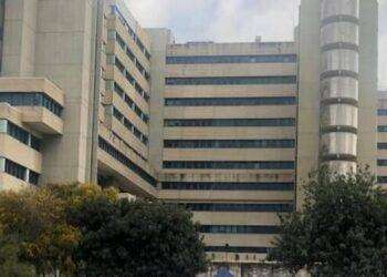 Finisce fuori strada: conducente in gravi condizioni