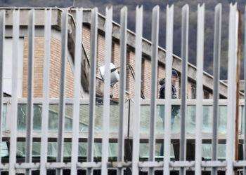 Droga e telefoni nel carcere di Salerno, 56 indagati