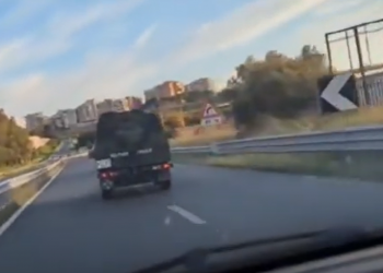 Prosegue l’occupazione militare dell’isola: mezzi a terra, aerei e navi, la Sardegna è circondata