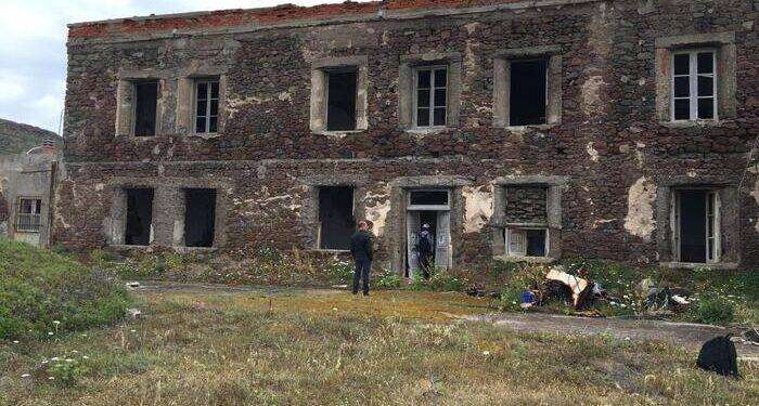 Carabinieri del Noe, sigilli ad ex orfanotrofio su spiaggia di Lu Bagno a Castelsardo