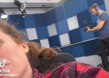 Ecco i fuorionda alle Iene: tra risate e riprese di nascosto