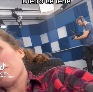 Ecco i fuorionda alle Iene: tra risate e riprese di nascosto