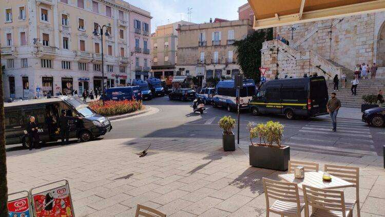 Manifestazione antimilitarista a Cagliari, centro città blindato dalle forze dell’ordine