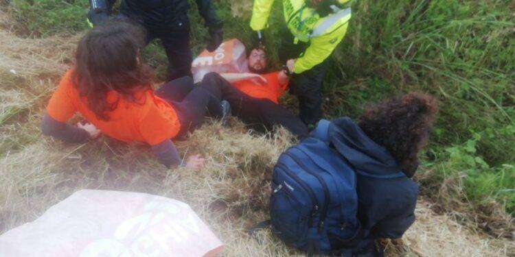 Ultima Generazione, blitz al Giro d’Italia: intervento violento delle forze dell’ordine