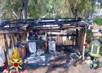 Palau, fiamme in un camping: distrutta la cucina