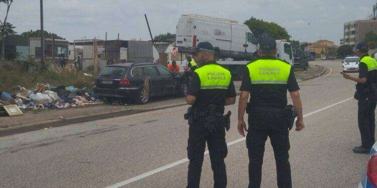 Cagliari, sequestrate due aree adibite a discarica: sgomberate tre persone