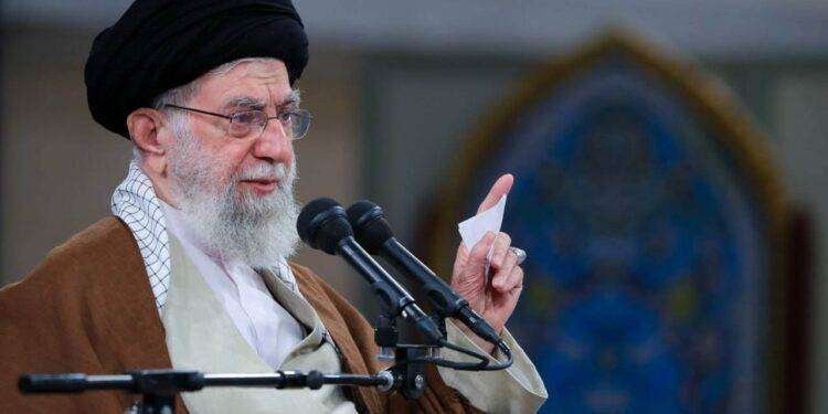 Iran, l’Imam: “Dobbiamo fermare la cultura del guadagno facile nel Paese”