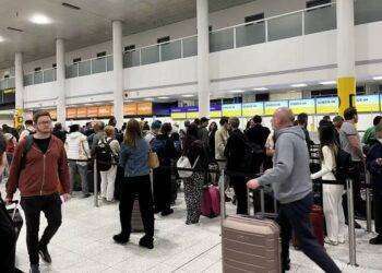 L’aeroporto di Londra Gatwick ha sospeso i voli a causa dell’attività di droni