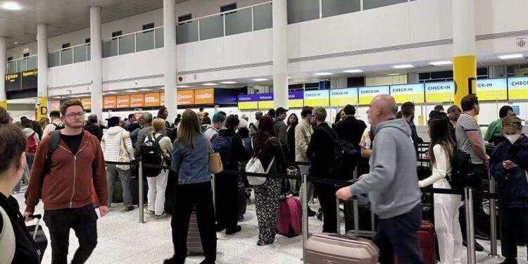 L’aeroporto di Londra Gatwick ha sospeso i voli a causa dell’attività di droni