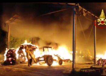 Fiamme distruggono fienile e azienda agricola a San Giovanni Suergiu