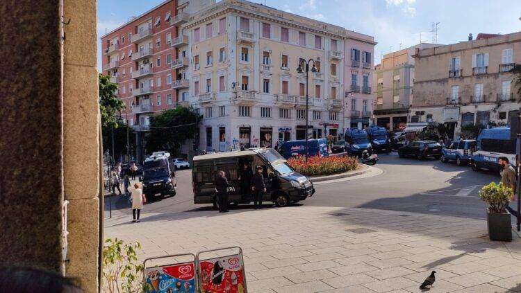 Manifestazione antimilitarista a Cagliari, centro città blindato dalle forze dell’ordine