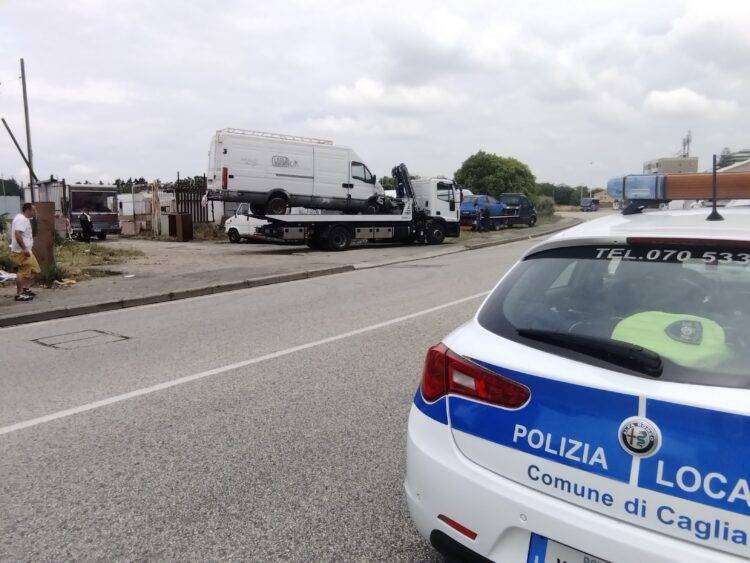 Cagliari, sequestrate due aree adibite a discarica: sgomberate tre persone