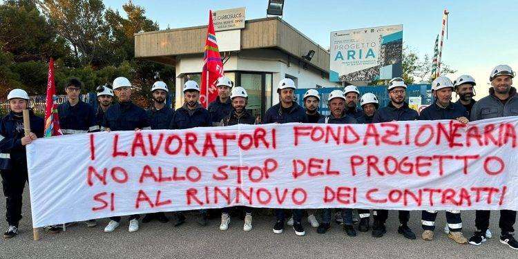 Sulcis, lavoratori Fondazione Aria in protesta: “Chiediamo il rinnovo dei contratti”