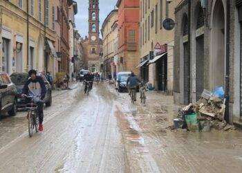 Nuovi allagamenti nella notte nel Ravennate. Un metro d’acqua nel centro storico di Lugo