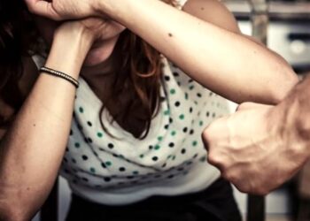 Aggredisce la moglie, 48enne arrestato a Oristano