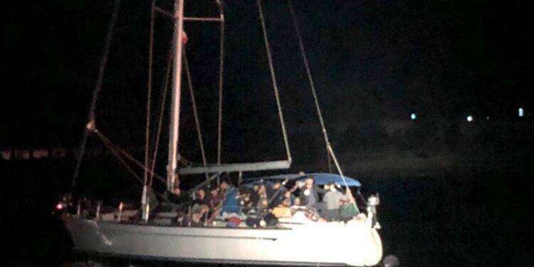 Diecimila euro per salire su un barcone, la polizia arresta 29 persone