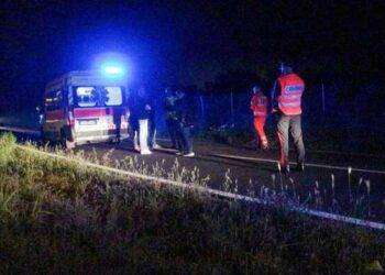 Cabras, esce di strada con lo scooter: morto un 51enne