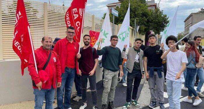 Apre campus a Cagliari, sit-in universitari sul caro affitti