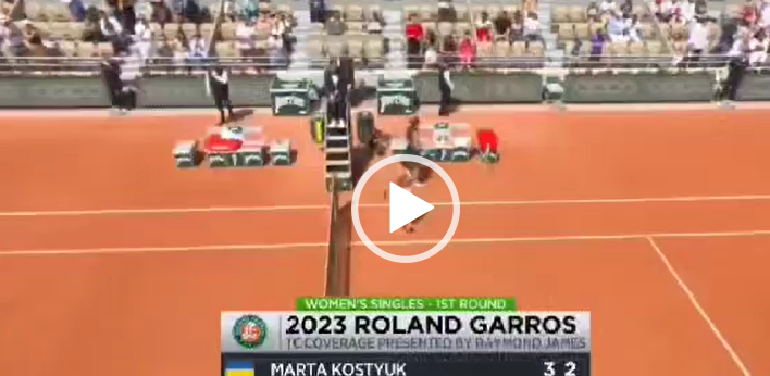 Roland Garros, tennista ucraina fischiata per non aver stretto la mano ad atleta bielorussa