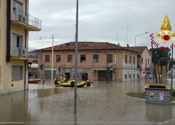 Maltempo in Emilia Romagna, da oltre 24 ore in azione i Vigili del Fuoco