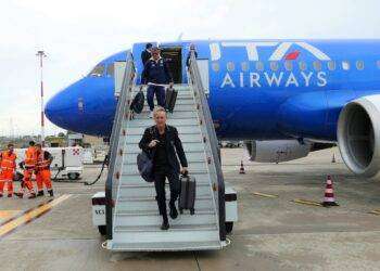 L’Italia di Mancini sbarcata a Cagliari, via al ritiro-vacanza