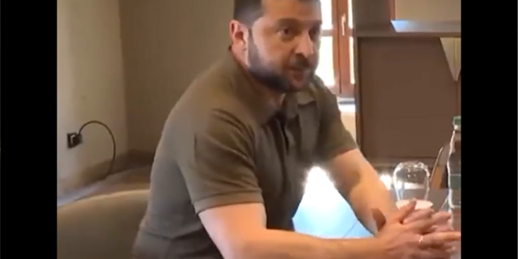 Satira, L’incontro tra Zelensky e Sunak sembra una scena di Trainspotting