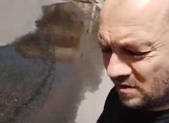 Video denuncia, Assemini: litri e litri d’acqua si riversano in via Kennedy ogni minuto