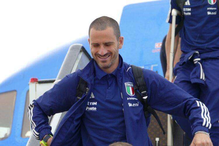 L’Italia di Mancini sbarcata a Cagliari, via al ritiro-vacanza