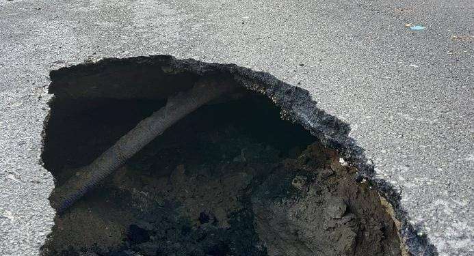 Maltempo, Cagliari: cedimento stradale in via Trentino