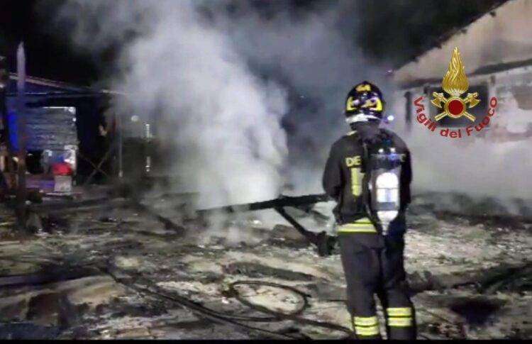 San Giovanni Suergiu, agriturismo distrutto dalle fiamme