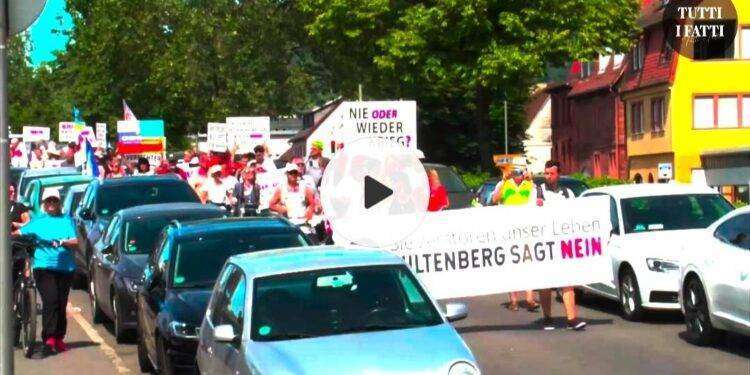 Miltenberg, Germania: protesta contro le forniture di armi all’Ucraina