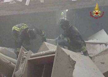 Crollo palazzo nel centro storico di Corigliano Calabro (CS), soccorso un uomo