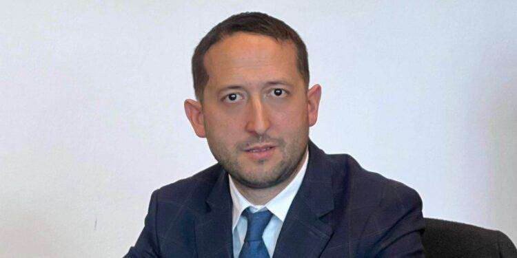 Video denuncia, Assemini: litri e litri d’acqua si riversano in via Kennedy ogni minuto