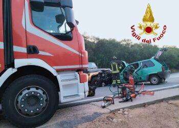 Frontale fra due auto a Porto Cervo: tre feriti