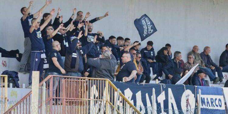 Calcio, il Carbonia rinnova il contratto con mister Mingioni