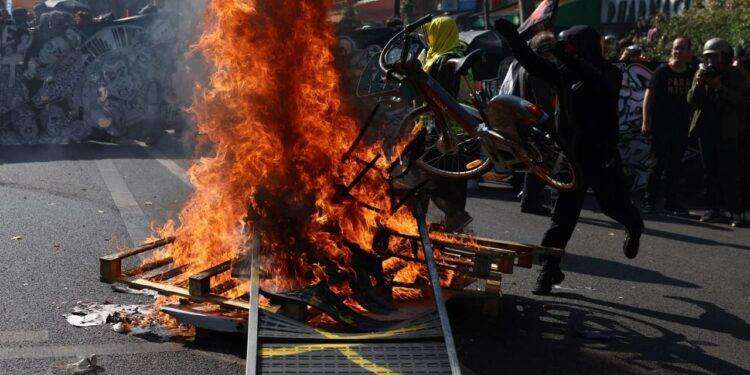 Francia, nuove proteste contro la riforma delle pensioni e contro Macron