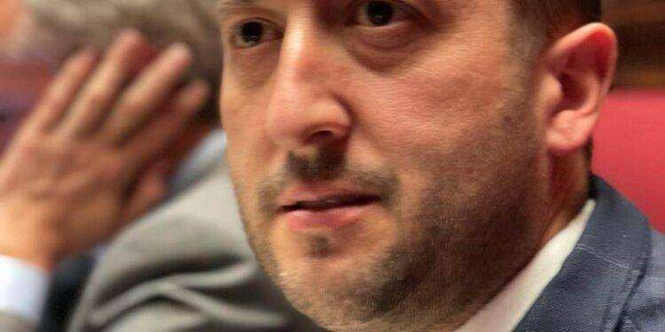 Video denuncia, Assemini: litri e litri d’acqua si riversano in via Kennedy ogni minuto