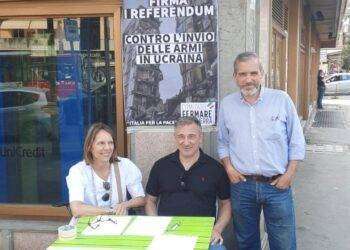 Prosegue in tutta Italia la raccolta firme contro invio armi in Ucraina: in prima linea il Comitato “Fermare la Guerra”