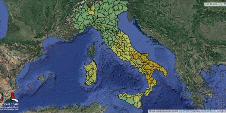 Maltempo con temporali e nubifragi: mezza Italia in allerta meteo