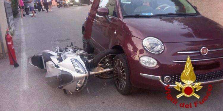 La Maddalena, scontro tra auto e moto: un ferito