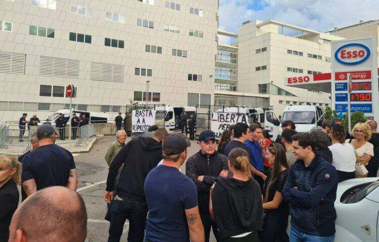 Corsica, sale la tensione dopo che due giovani militanti indipendentisti sono stati fermati