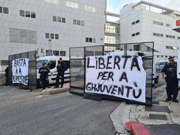 Corsica, sale la tensione dopo che due giovani militanti indipendentisti sono stati fermati