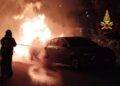 Auto in fiamme nella notte a Su Planu