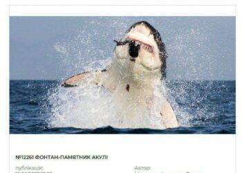 Kiev, statua allo squalo che ha ucciso un russo: ecco la disumanità ucraina