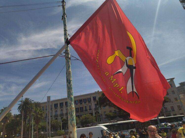 Cagliari, in migliaia in corteo per la sanità pubblica e contro la Giunta Solinas