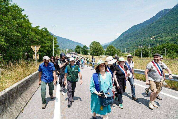 Francia, violenti scontri tra NoTav e polizia: lancio di lacrimogeni