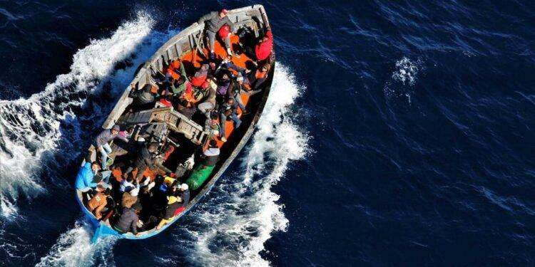 Spagna salvati 114 migranti nelle isole Canarie